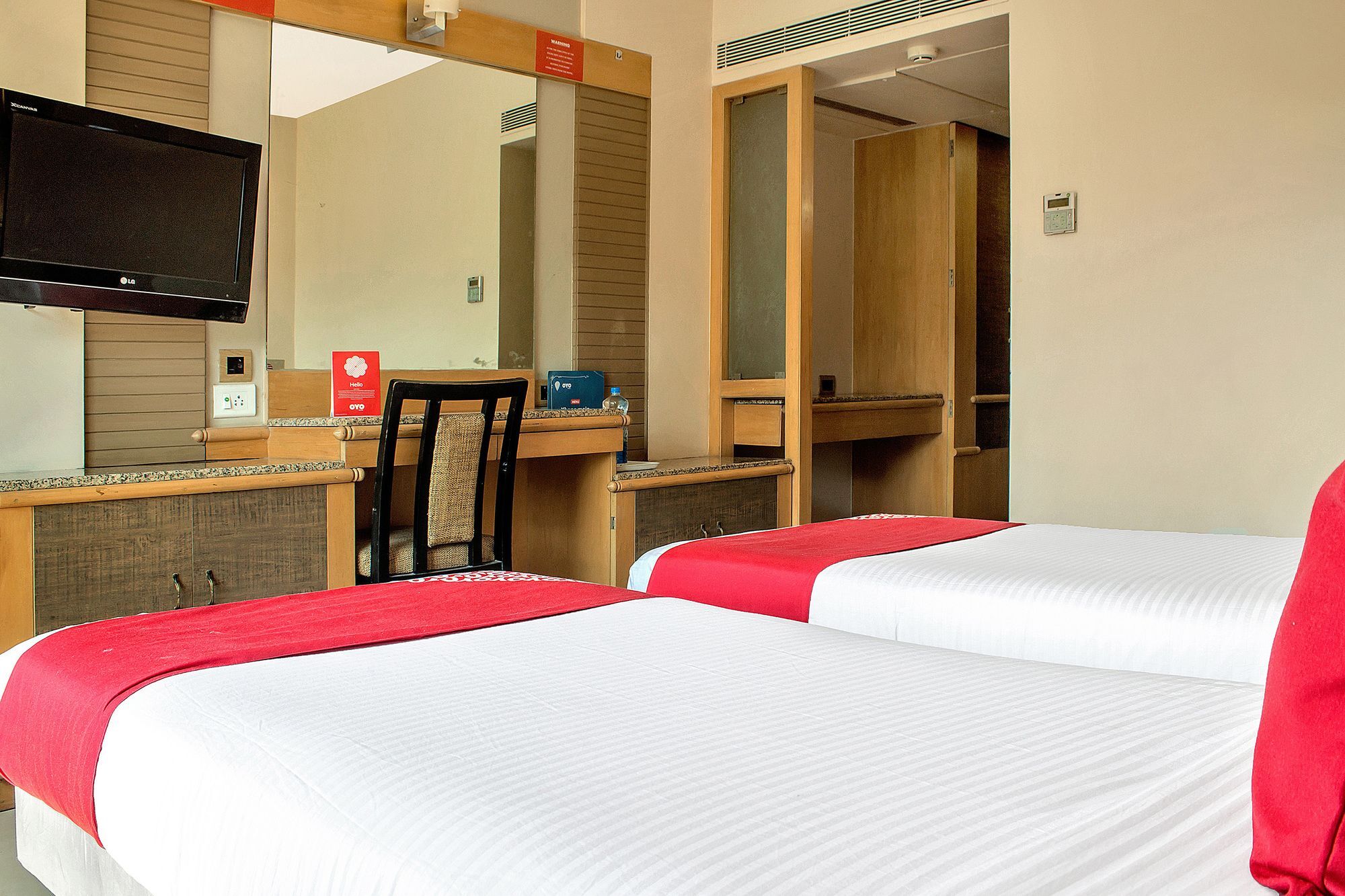 Oyo 11089 Hotel Deccan 8 Pune Dış mekan fotoğraf