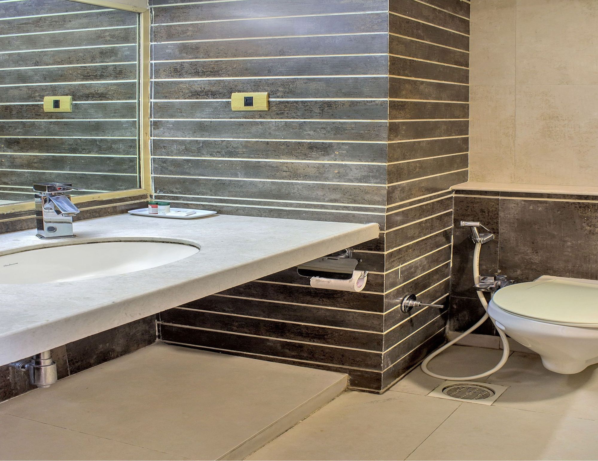 Oyo 11089 Hotel Deccan 8 Pune Dış mekan fotoğraf